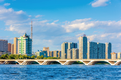 中国辽宁抚顺浑河新华桥风光