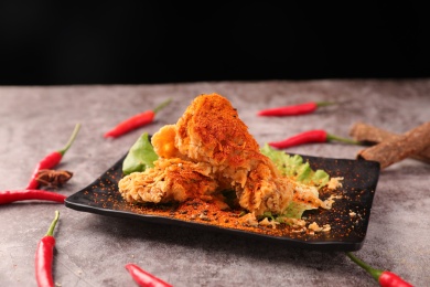 炸鸡腿撒辣椒粉 炸鸡腿