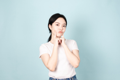 一名年轻的女生