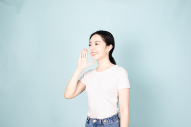 一名年轻的女生