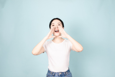 一名年轻的女生