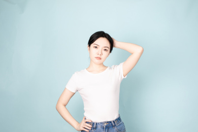 一名年轻的女生