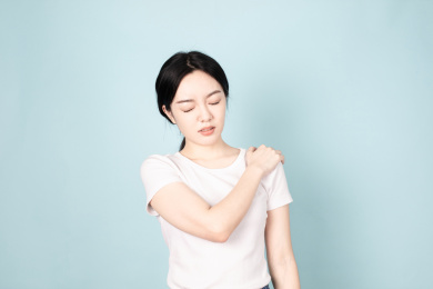 一名年轻的女生