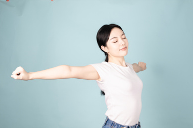 一名年轻的女生