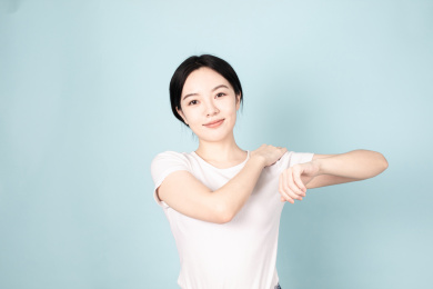 一名年轻的女生