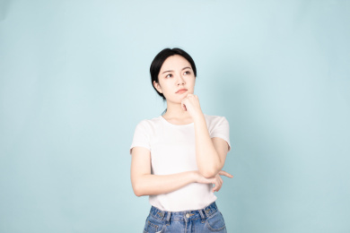 一名年轻的女生