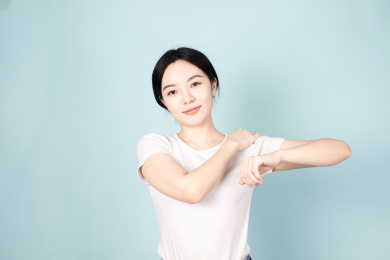 一名年轻的女生