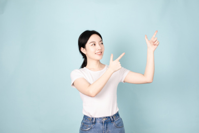 一名年轻的女生