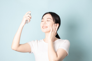 一名年轻的女生