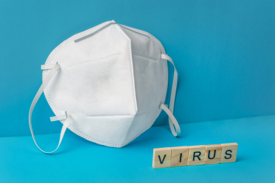 蓝色背景一次性N95全封闭口罩