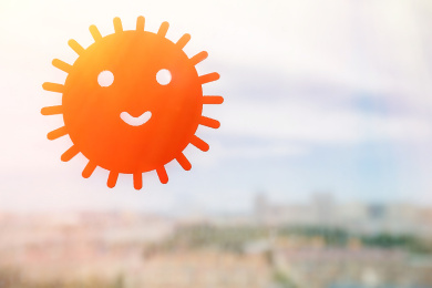 天空中的太阳，夏日高温炎热创意图片。