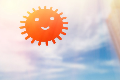 天空中的太阳，夏日高温炎热创意图片。