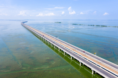 航拍江苏南京蓝天下石臼湖跨海大型桥梁