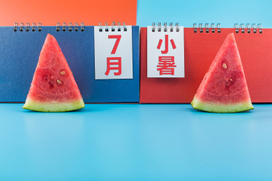 日历和西瓜，二十四节气七月小暑节气图片。