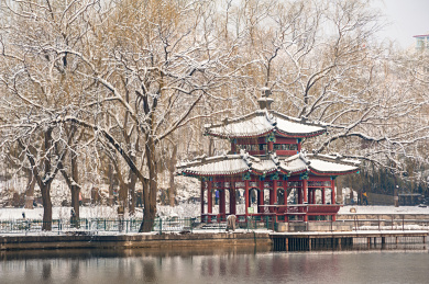 雪后陶然亭公园湖心亭