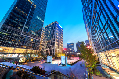 济南汉峪金谷的现代建筑，济南城市景观。