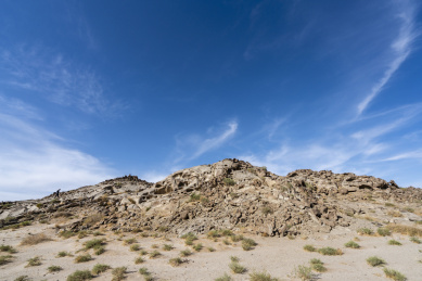 晴朗的蓝天下内蒙阿拉善怪石城