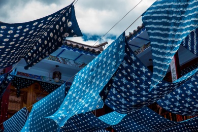 正在晾晒的扎染布 扎染布