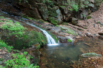 辽宁本溪桓仁枫林谷溪流风光