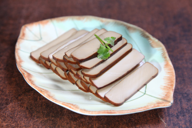 放在盘子里的鸡蛋干