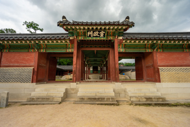 韩国首尔昌德宫宣政门