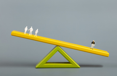 几何木制积木平衡就业竞争力