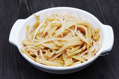 豆芽炒莜面碗托 莜面