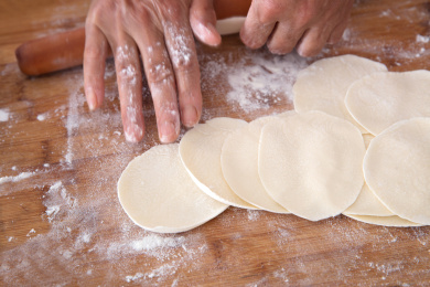 擀压饺子皮 饺子皮