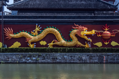 江苏省南京市夫子庙秦淮河畔金龙兽彩灯装饰