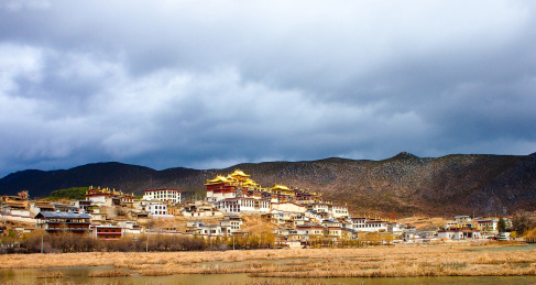 中国云南省迪庆香格里拉噶丹·松赞林寺