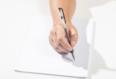 手拿笔写字 圆珠笔