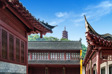 中国江苏镇江焦山风景区的古建筑和宝塔