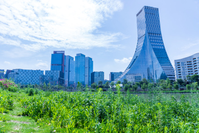 成都天府五街府河边建筑群风光