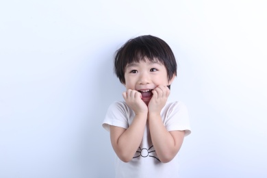 中国女宝宝惊喜大笑