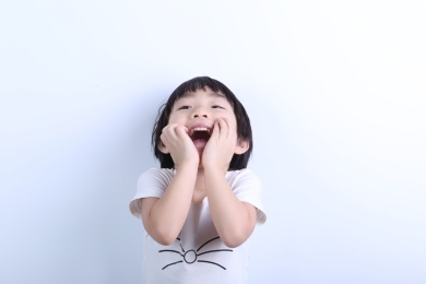中国女宝宝惊喜大笑