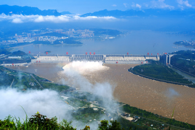 三峡大坝泄洪