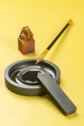 毛笔砚台黄色背景中国风素材