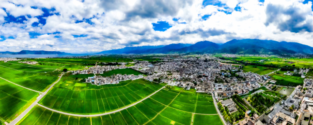 云南大理喜洲古镇夏季自然风光航拍