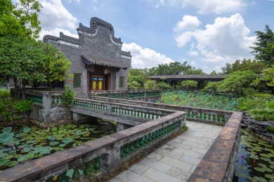 中国东莞粤晖园岭南古建筑园林风光