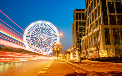 南昌之星摩天轮,位于红谷滩赣江之滨.