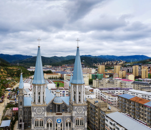 河北张家口崇礼庄严肃穆的西湾子天主教堂