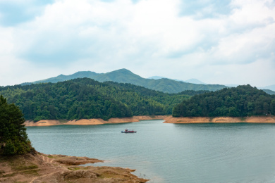 湖南衡山九观桥水库自然风光
