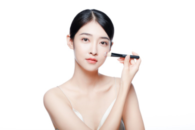 一个年轻漂亮的中国女性半身肖像