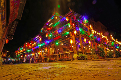 云南夜晚的古镇