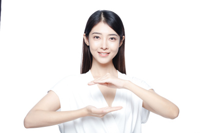 一个年轻漂亮的中国女性半身肖像