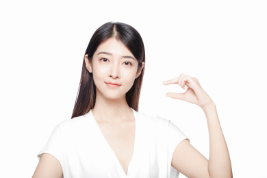 一个年轻漂亮的中国女性半身肖像