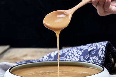 木勺㧟动冲泡熟的豆面糊糊