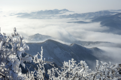 中国河南省禹州市大鸿寨雾凇云海冰雪