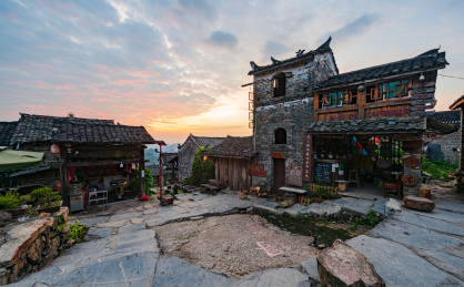 广东清远连南县南岗村千年瑶寨的暮光