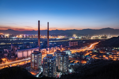 中国北京石景山区首钢园的夜景